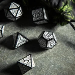 Q-Workshop - Celtic 3D Revised RPG Dice Set: Black & White (7-delig)