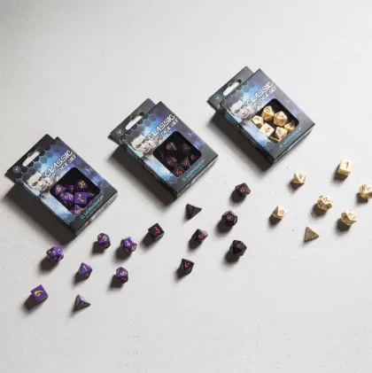 Q-Workshop - Classic RPG Dice Set: Beige & Burgundy (7-delig)