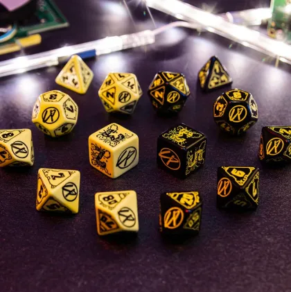 Q-Workshop - Cyberpunk Red RPG Dice Set: Wet Work (7-delig)