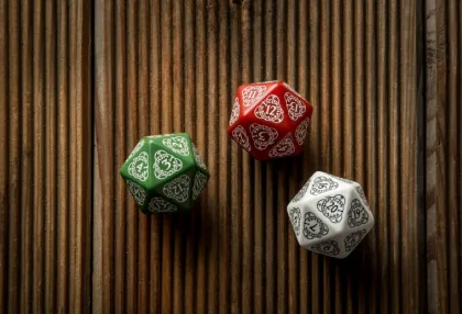 Q-Workshop - D20 Die - Life Counter: Red & White