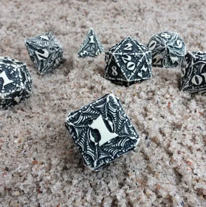 Q-Workshop -Dracopolis RPG Dice Set: The Scandinavian Blackfang (7-delig)
