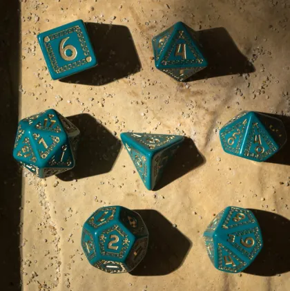 Q-Workshop - RuneQuest RPG Dice Set: Turquoise & Gold (7-delig)