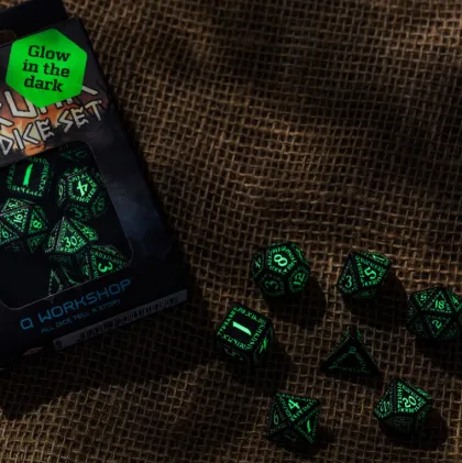 Q-Workshop - Runic RPG Dice Set: Black & Glow-In-The-Dark (7-delig)