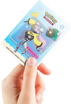 Ultra Pro Pokémon - Sleeves: Iono and Bellibolt (65 stuks)